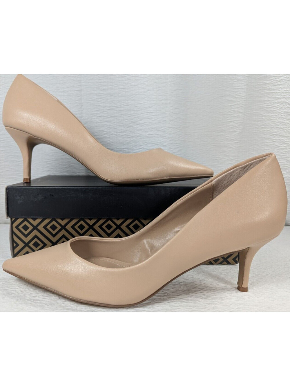 Charles by Charles David - Women' s - Heeled Dress Pumps / Shoes - Size 11 M